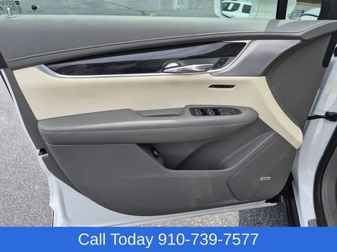 Used 2020 Cadillac XT6 Premium Luxury AWD/4WD image 12