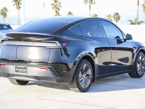 Used 2026 Tesla Model Y Premium image 7