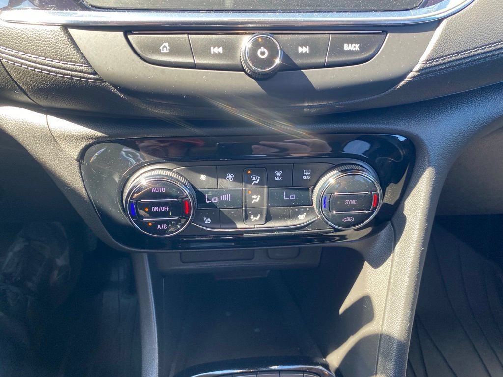 Used 2023 Buick Encore GX Essence w/ Experience Buick Package AWD/4WD image 24