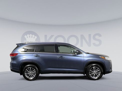 Used 2019 Toyota Highlander XLE AWD/4WD image 12