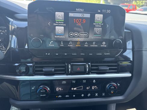 Used 2025 Nissan Pathfinder SL AWD/4WD image 28