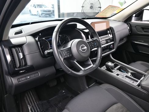 Used 2024 Nissan Pathfinder SV FWD image 10