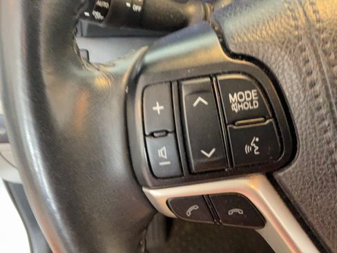 Used 2019 Toyota Highlander Limited FWD image 14