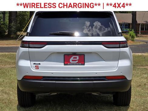 Used 2025 Jeep Grand Cherokee Altitude AWD/4WD image 7