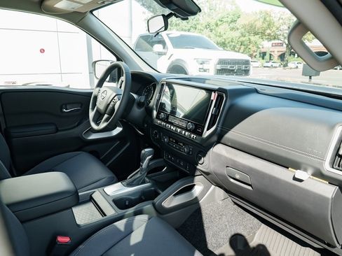 New 2025 Nissan Frontier SV w/ SV Convenience Package image 30