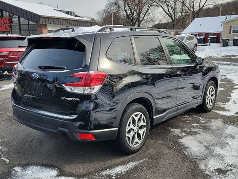 Used 2023 Subaru Forester Premium image 6