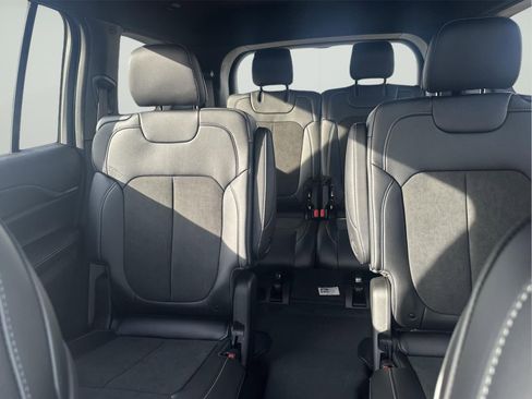 New 2025 Jeep Grand Cherokee L Altitude image 28