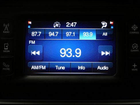 Used 2017 Chrysler Pacifica LX image 15