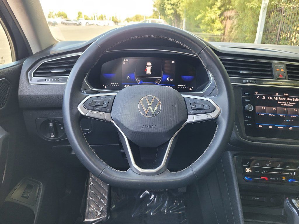 Used 2023 Volkswagen Tiguan SE FWD image 18