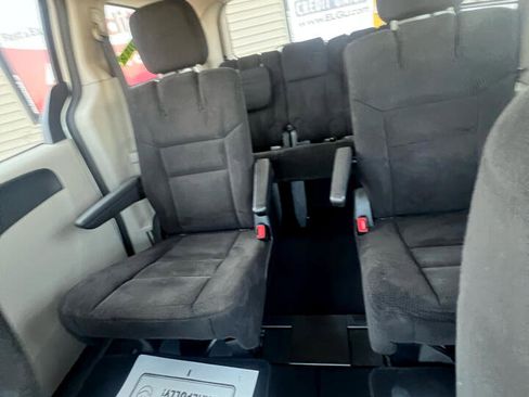 Used 2014 Dodge Grand Caravan SXT image 21