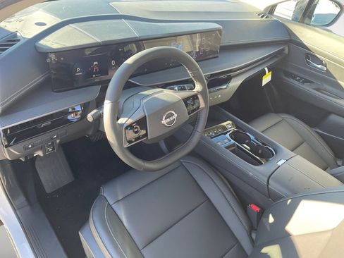 Certified 2025 Nissan Murano SV image 18