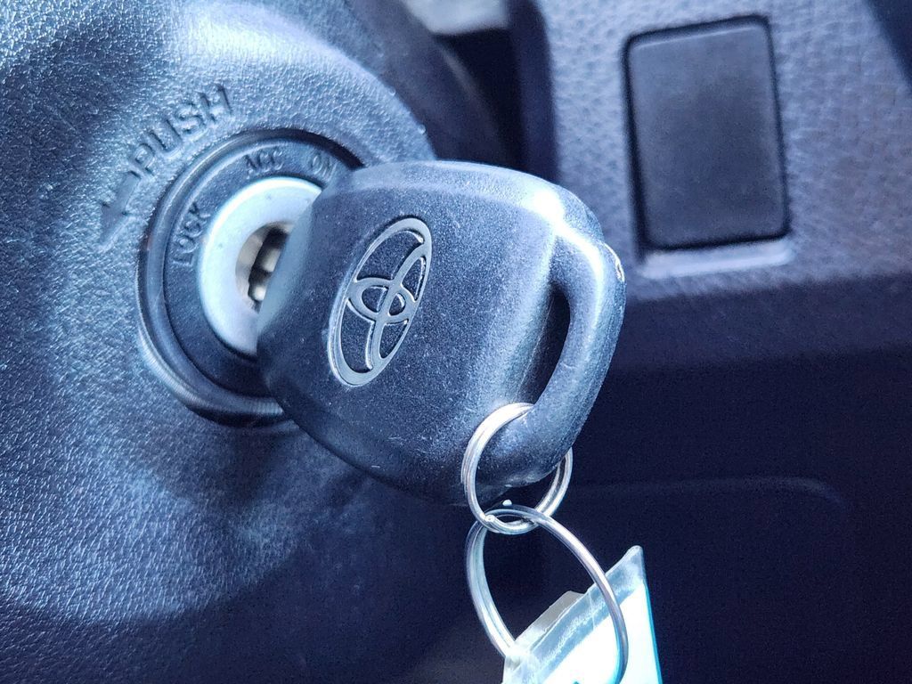 Used 2015 Toyota RAV4 XLE FWD image 28