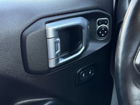 Used 2022 Jeep Gladiator Sport AWD/4WD image 10