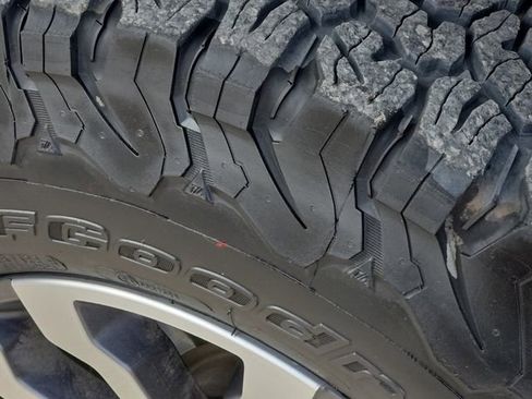 Used 2020 GMC Sierra 1500 AT4 w/ AT4 Premium Package AWD/4WD image 8