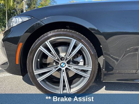 Used 2023 BMW 330i Sedan w/ Premium Package image 10
