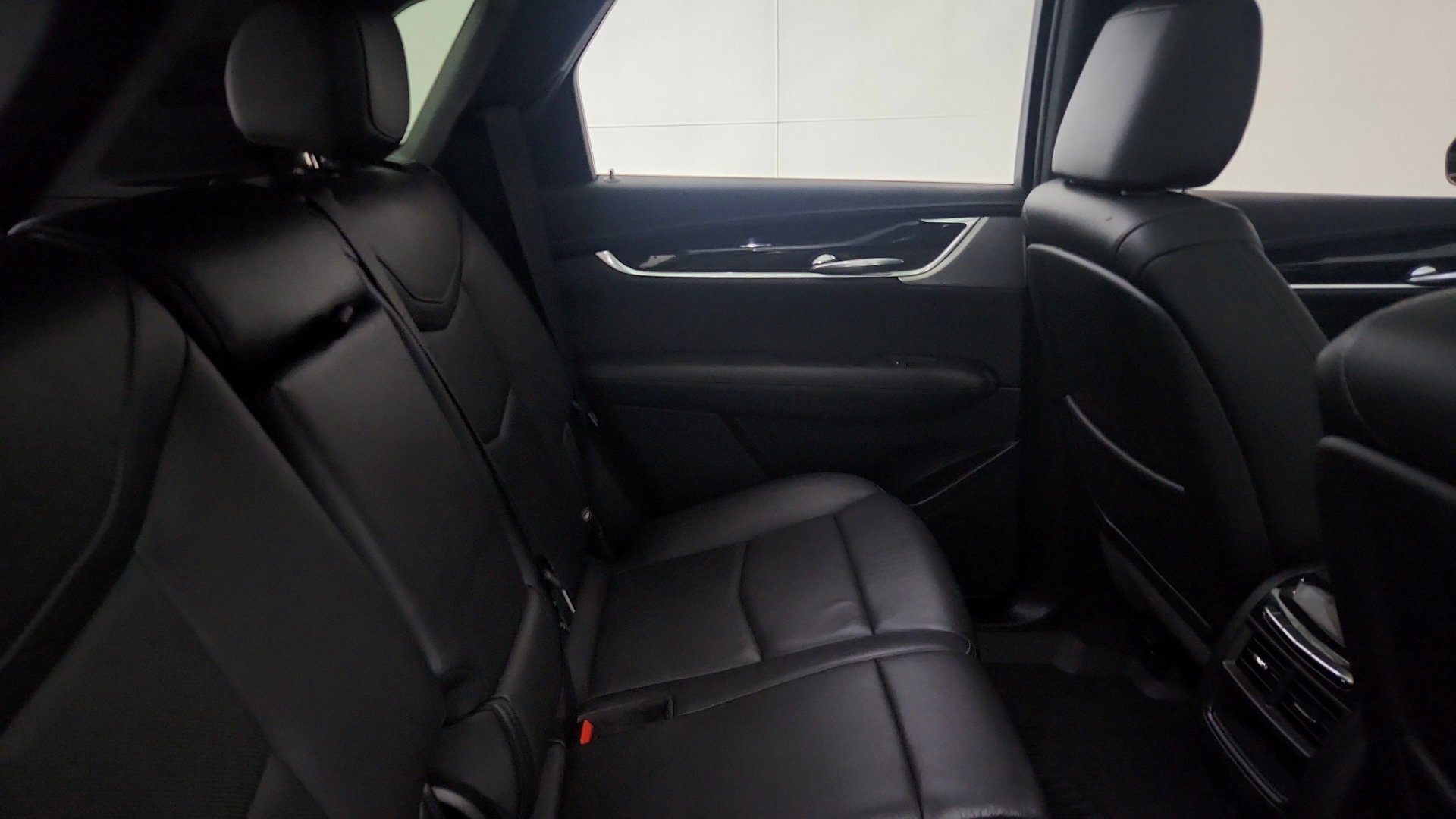 Used 2020 Cadillac XT5 Premium Luxury w/ LPO, Floor Liner Package FWD image 28