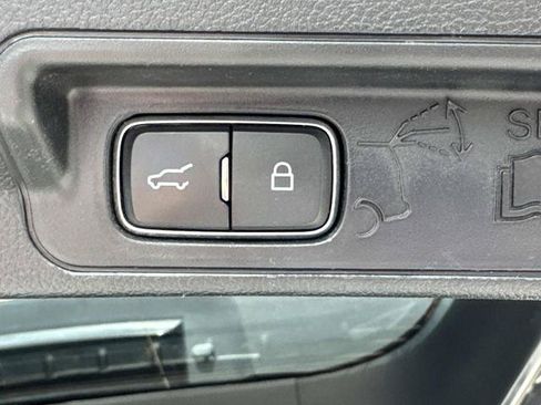 Certified 2021 Ford Explorer XLT RWD image 14