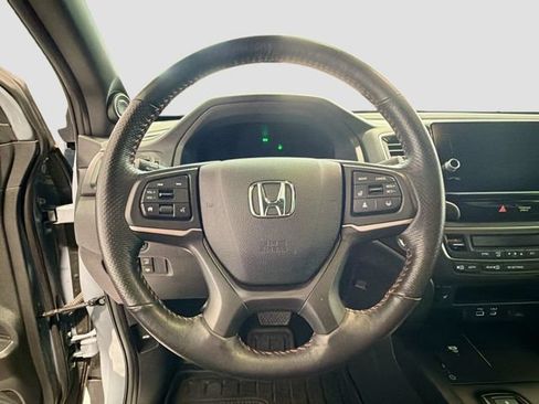 Used 2025 Honda Ridgeline TrailSport image 11