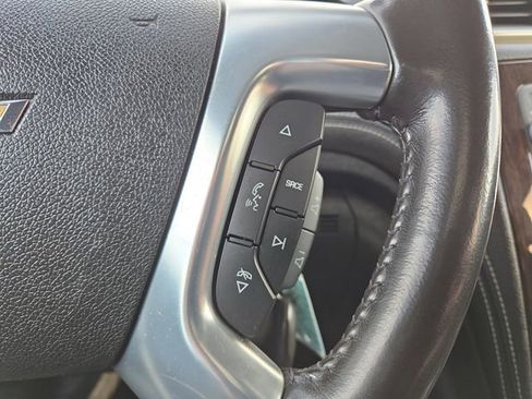 Used 2017 Chevrolet Traverse LT w/ Style and Technology Package image 17