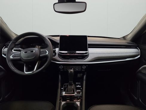 Used 2024 Jeep Compass Latitude image 18