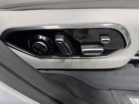 Used 2022 Jeep Grand Cherokee Overland w/ Advanced Protech Group III image 21