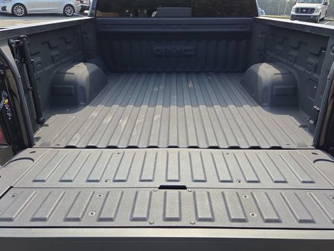Used 2025 GMC Sierra 1500 AT4 w/ AT4 Premium Package AWD/4WD image 16
