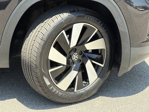 Used 2024 Volkswagen Atlas Cross Sport SE FWD image 5