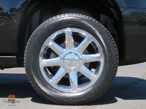 Used 2011 GMC Yukon XL Denali AWD/4WD image 18