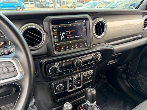 Used 2021 Jeep Wrangler Unlimited Sahara w/ Uconnect 4C Nav & Sound Group AWD/4WD image 19