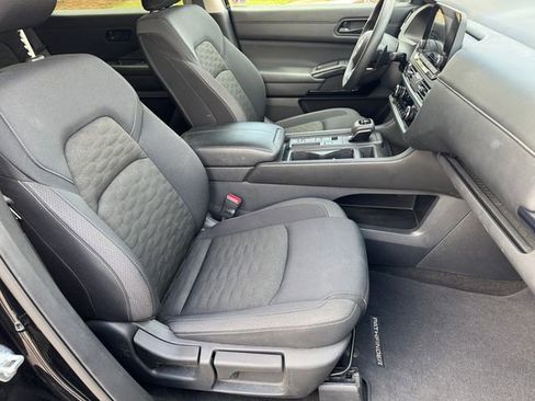 Used 2025 Nissan Pathfinder S image 13