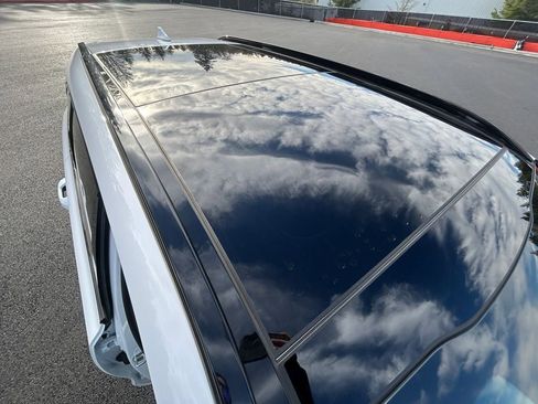 Used 2023 Kia Sorento SX image 28