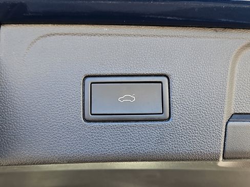 Certified 2023 Volkswagen Atlas SE w/ Panoramic Sunroof Package image 7