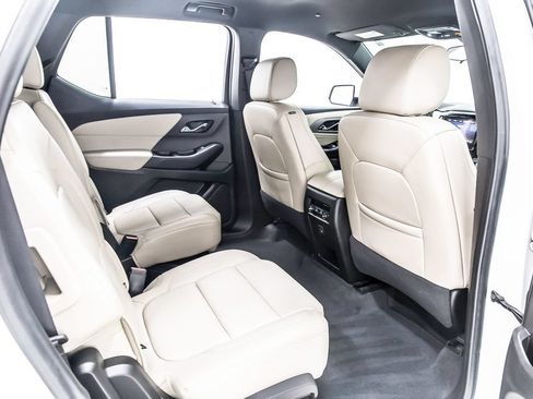 Used 2022 Chevrolet Traverse LT FWD image 33