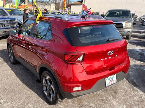 Used 2025 Hyundai Venue SEL image 5