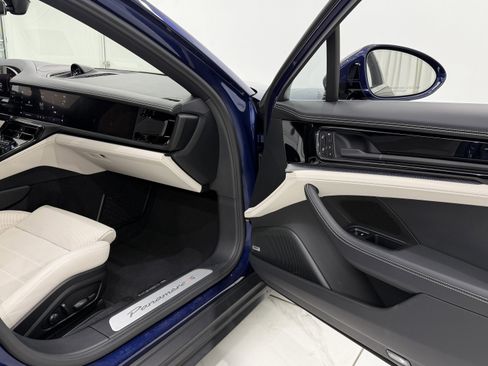 Certified 2024 Porsche Panamera 4 image 27