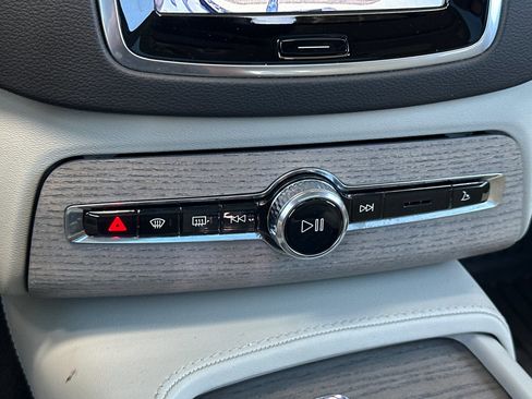 Certified 2024 Volvo XC90 B6 Ultimate w/ Protection Package Premier AWD/4WD image 26