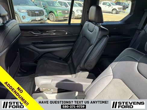 Used 2023 Jeep Grand Cherokee L Laredo image 35