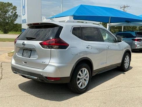 Used 2020 Nissan Rogue SV FWD image 3