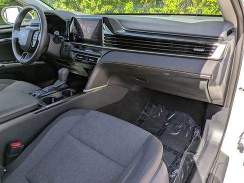 Used 2025 Toyota Camry LE image 32