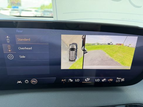 Used 2025 Buick Enclave Preferred AWD/4WD image 19