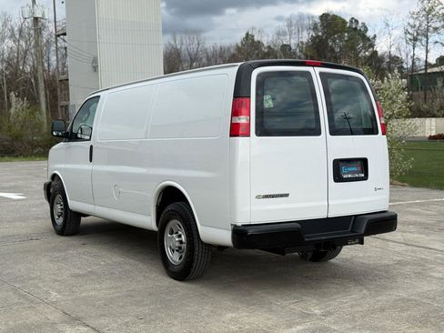 Used 2019 Chevrolet Express 2500 w/ Driver Convenience Package image 5