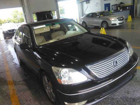 Used 2005 Lexus LS 430 w/ Premium Pkg RWD image 2