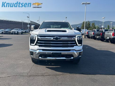 Used 2025 Chevrolet Silverado 3500 LTZ w/ LTZ Convenience Package AWD/4WD image 2