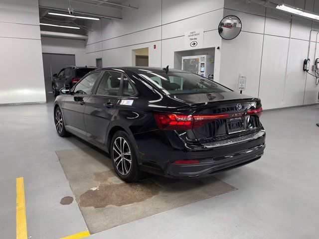 Used 2026 Volkswagen Jetta Sport FWD image 2