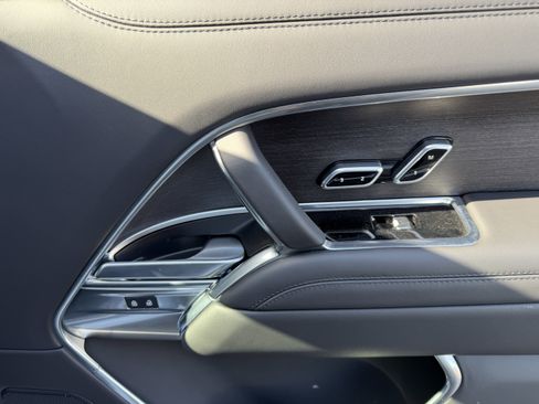 Used 2025 Land Rover Range Rover Long Wheelbase SE image 33