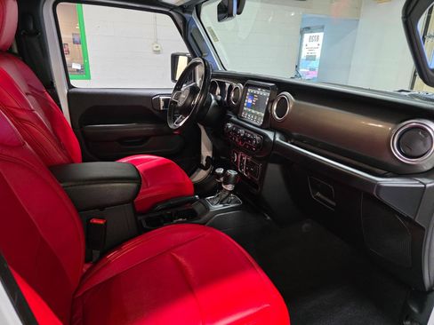 Used 2020 Jeep Wrangler Unlimited Sahara w/ Uconnect 4C Nav & Sound Group image 25
