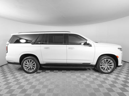 Used 2022 Cadillac Escalade ESV Premium Luxury w/ LPO, Radiant Package image 4