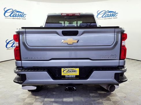 Used 2024 Chevrolet Silverado 2500 High Country w/ High Country Premium Package image 4