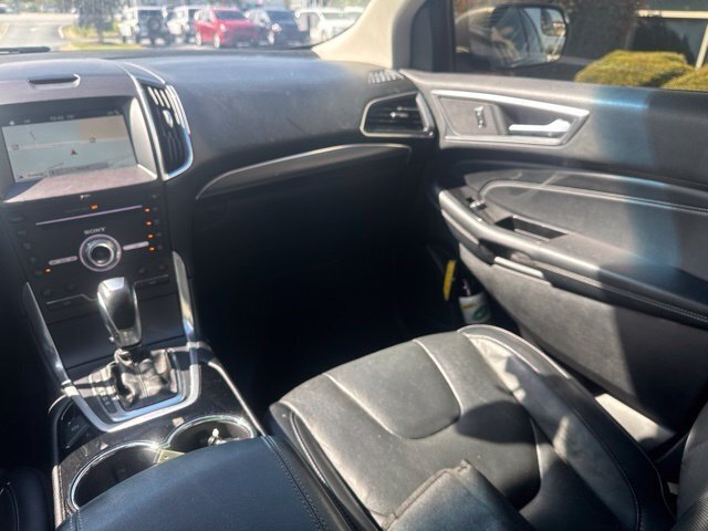 Used 2018 Ford Edge Titanium w/ Equipment Group 301A AWD/4WD image 22