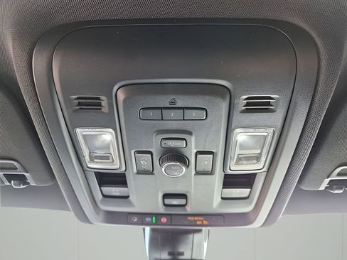 Used 2022 Chevrolet Tahoe Z71 w/ Off-Road Capability Package image 41